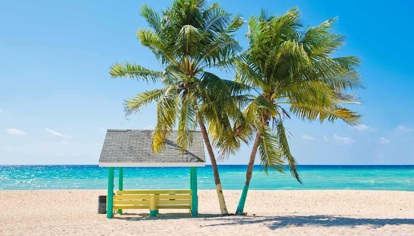 Islas Caimán - Caribbean Beach, Cayman Islands.