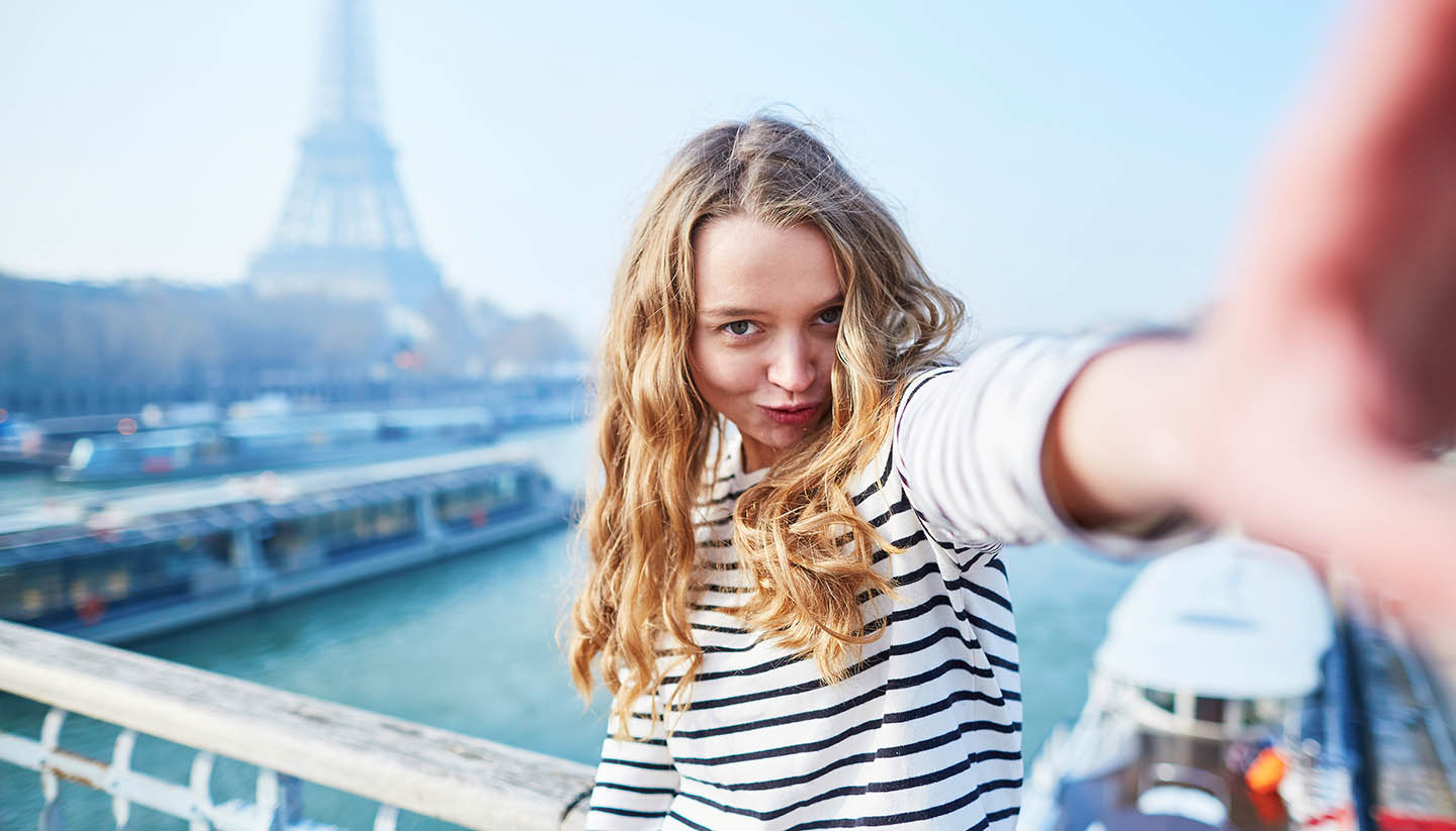 París - Selfie Near Eiffel tower, Paris