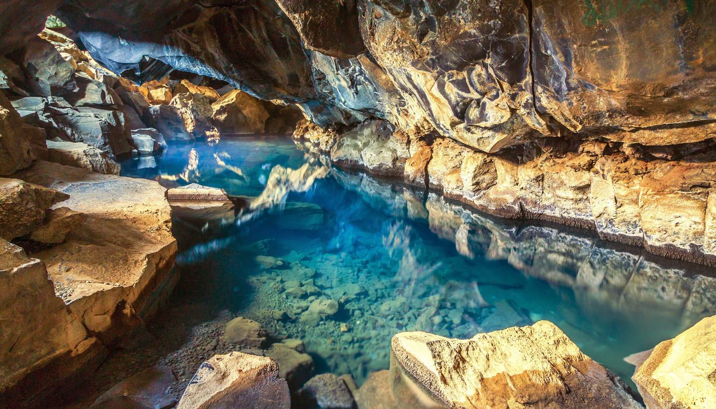 Islandia - Grjotagja cave, Iceland