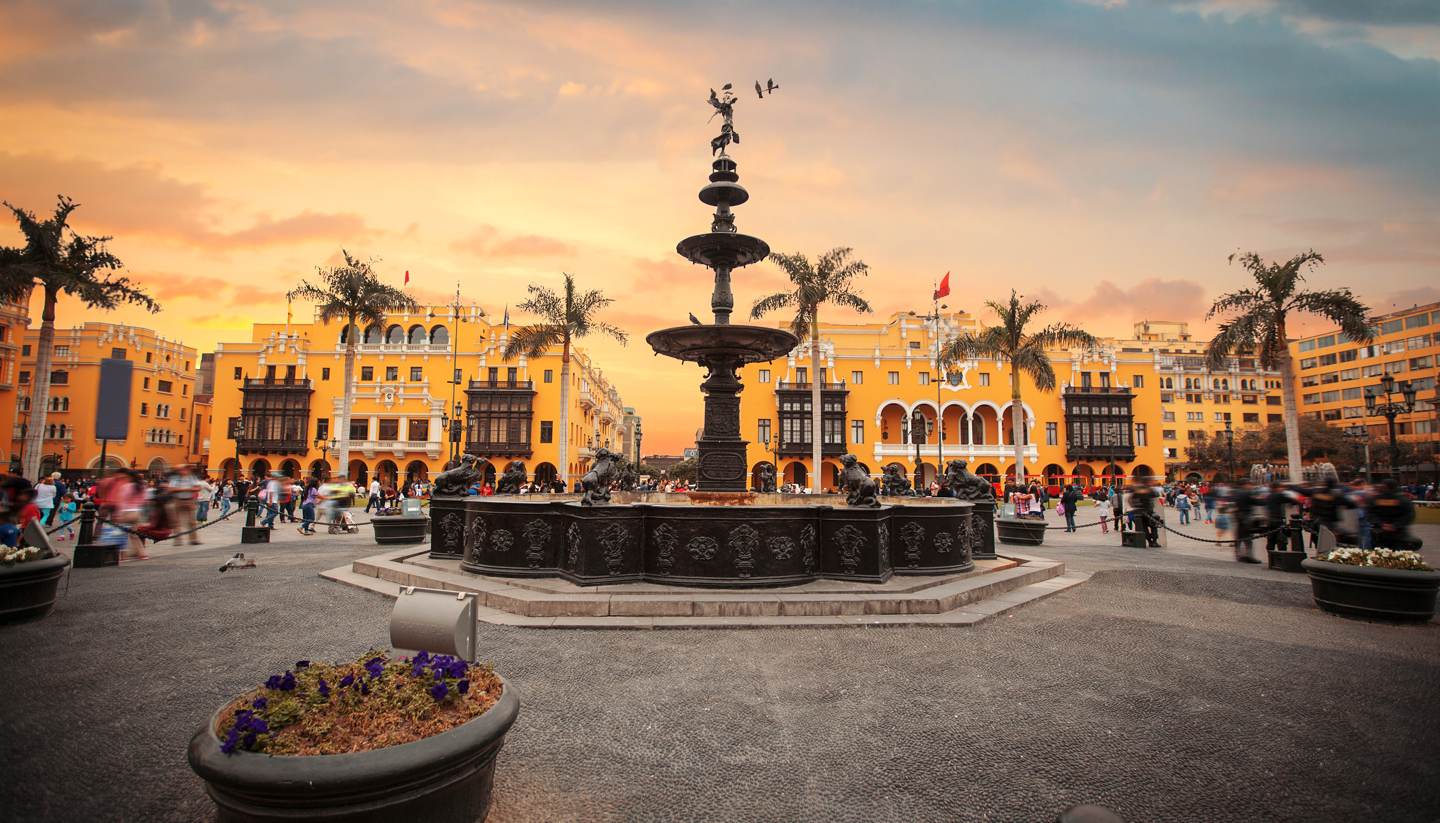 Perú - Panoramic view of Lima main square