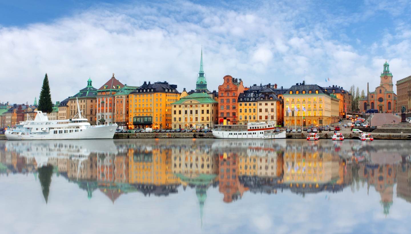 Estocolmo - Panoramic view of Old Town pier, Stockholm