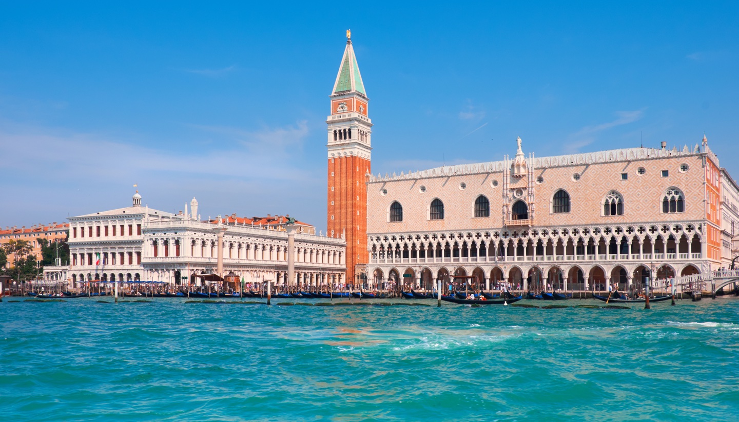 Venecia - Doge's palace and Campanile on Piazza di San Marco, Venice, Italy